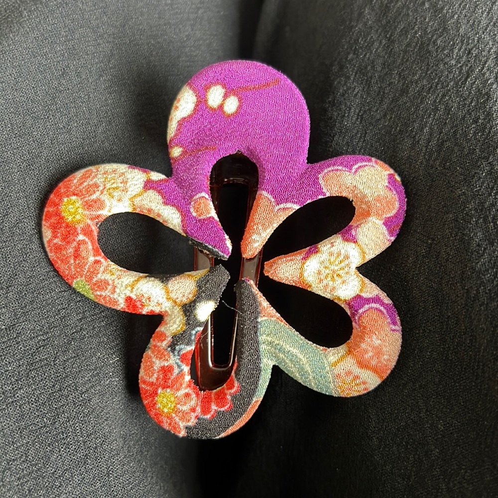 NWOT!! FABRIC COVERED HAIR CLIP. Kimono hair Clip